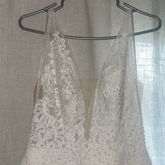 Essence Of Australia Wedding Dress - Picture 11 of 17